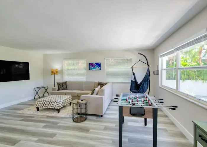 Dog Friendly Condo With Beach Access, Hot Tub, Firepit