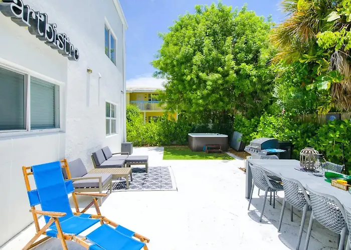 Dog Friendly Condo With Beach Access, Hot Tub, Firepit